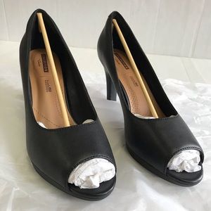 Clarks Women’s M Adriel Phyliss Black Leather